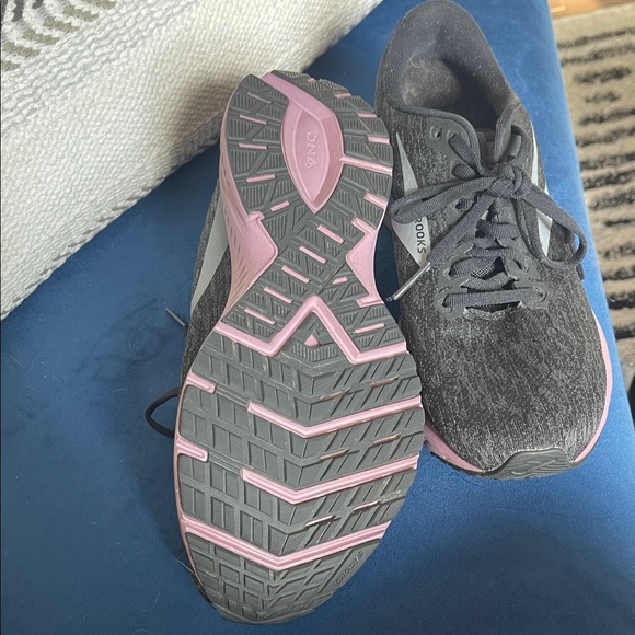 Brooks Women's Black and Pink Athletic Shoes - Picture 3 of 6